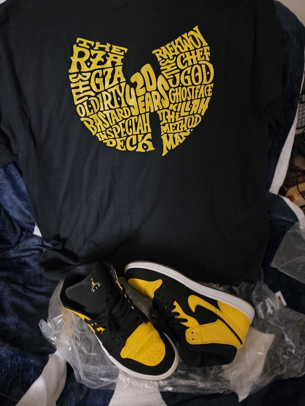 Nike Mens' Air Jordan 1 Mid - Black/Yellow